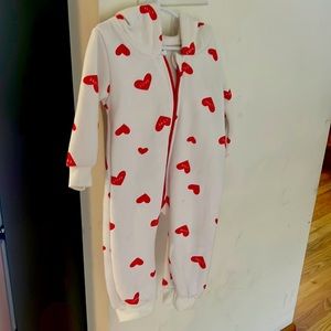 Heart hooded long sleeve baby jumpsuit